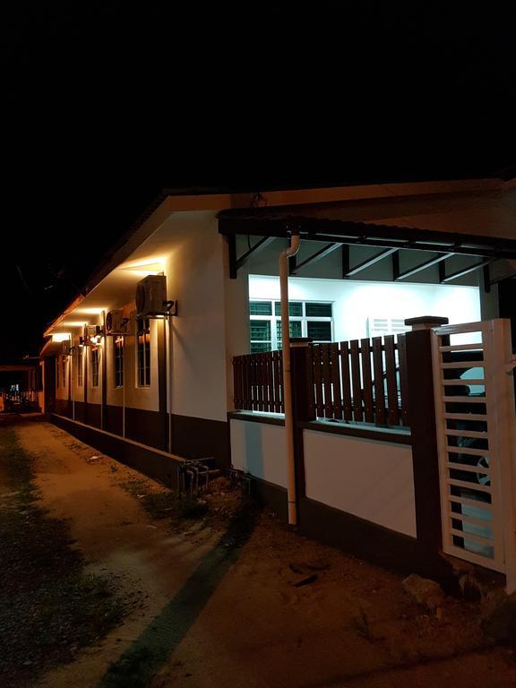 Ummi Guesthouse Dungun Exterior photo